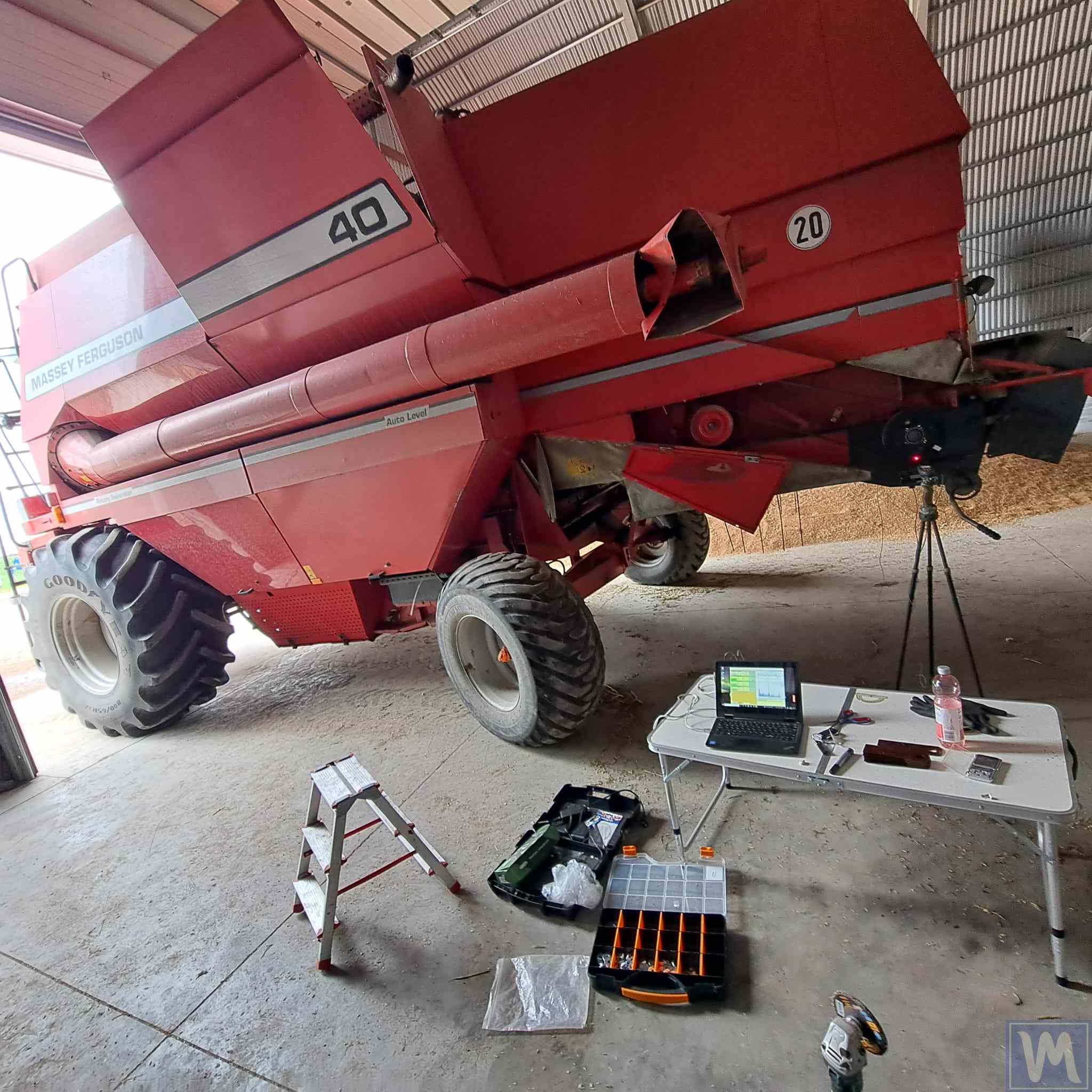 Terénní vyvažování rotoru mlátičky Massey Ferguson pomocí zařízení Vibromera